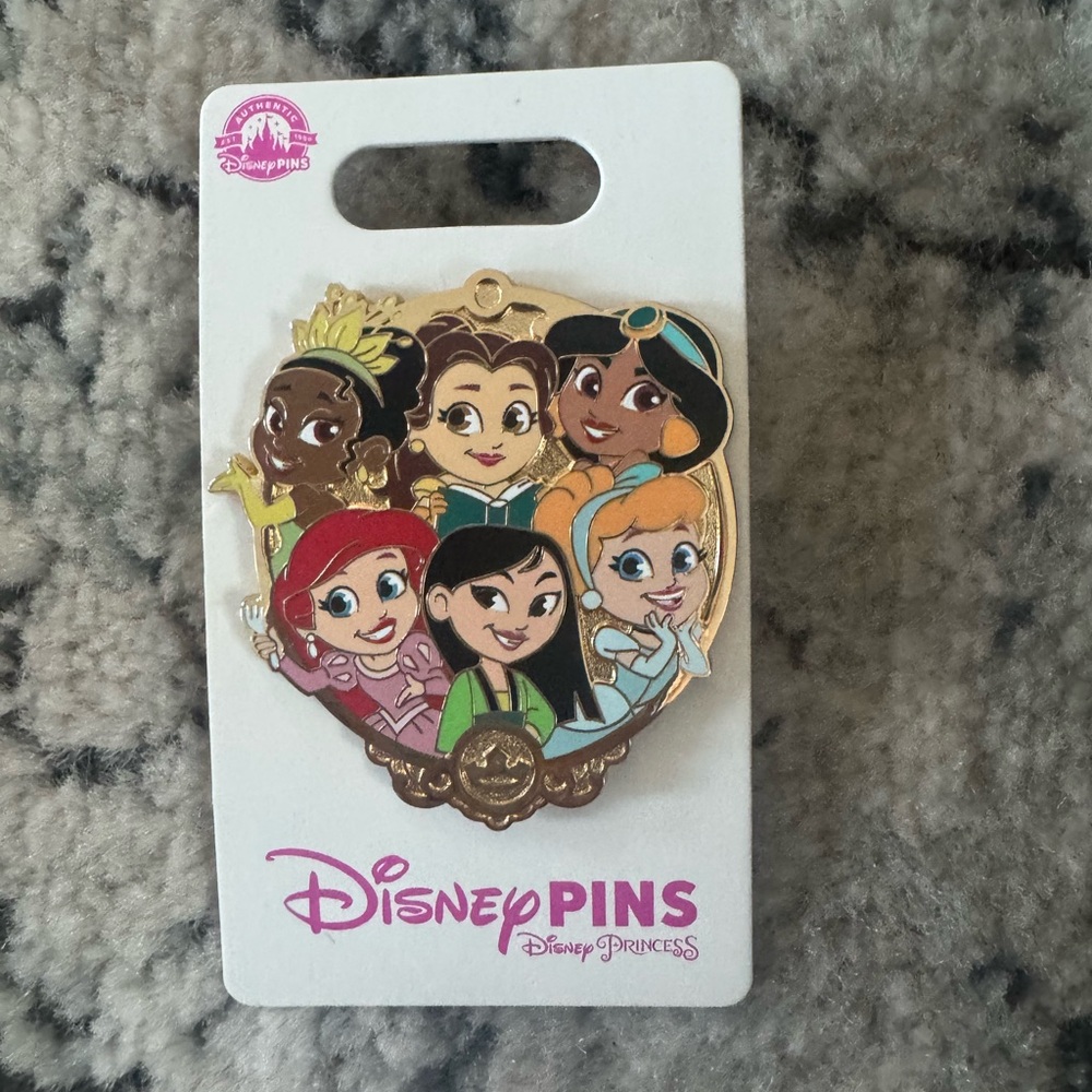 Disney Parks Princess Group Pin Ariel, Tiana, Belle, Jasmine, Cinderella & Mulan - Picture 3 of 3